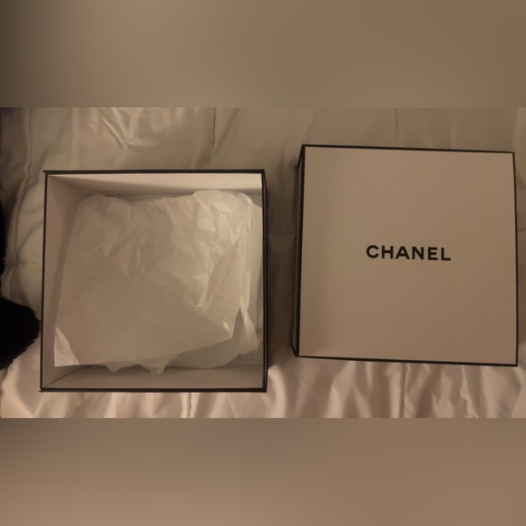 Chanel gift box - Picture 2 of 2